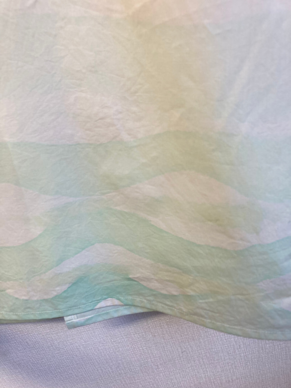 手書きアート❤️龍をイメージしたコットン素材の後ろスリットブラウス（オフホワイト、淡いグリーン）サイズフリーL 19枚目の画像