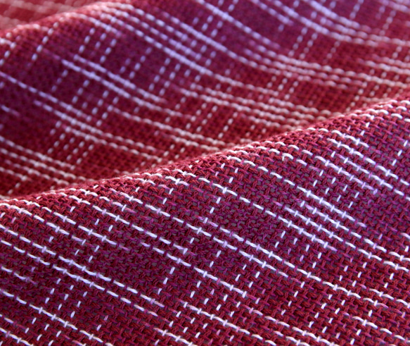 手織りコットン100%チクチクしないオールシーズンストール  グラデ格子柄 ローズ 4枚目の画像