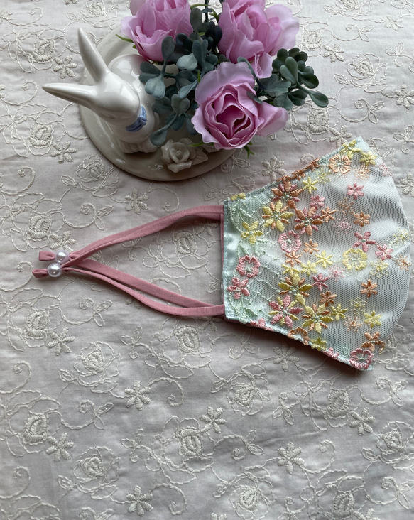 【サテン♡刺繍レースマスク】人気ペール系ふんわりカラー 花粉対策 抗菌加工 4枚目の画像