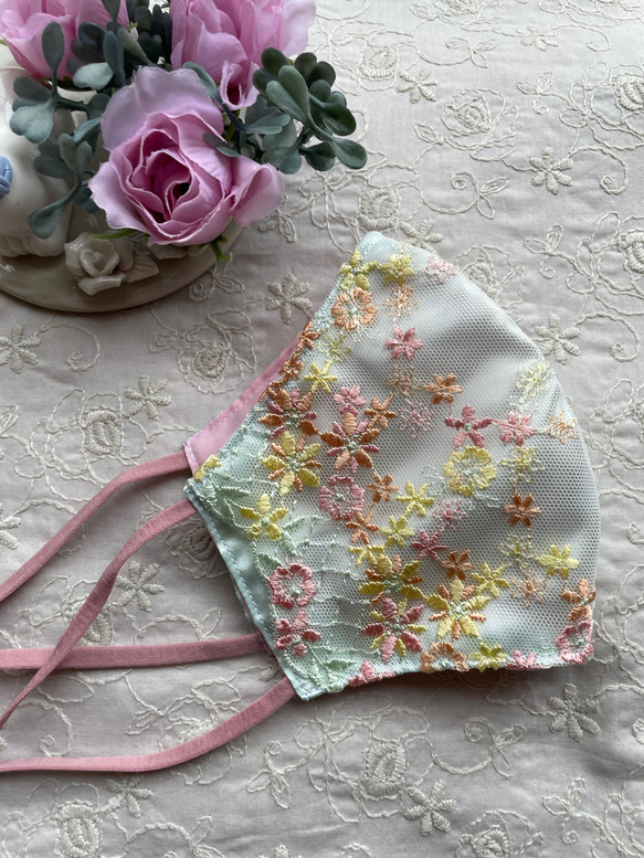 【サテン♡刺繍レースマスク】人気ペール系ふんわりカラー 花粉対策 抗菌加工 6枚目の画像