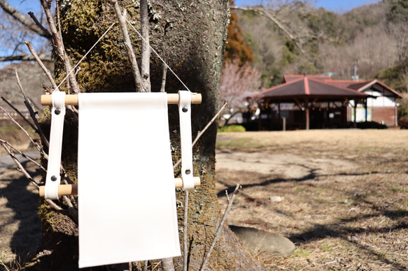 【国産PU屋外用レザー】トイレットペーパーホルダー　 "for camp" ホワイトベージュ 室内にもおすすめ 2枚目の画像