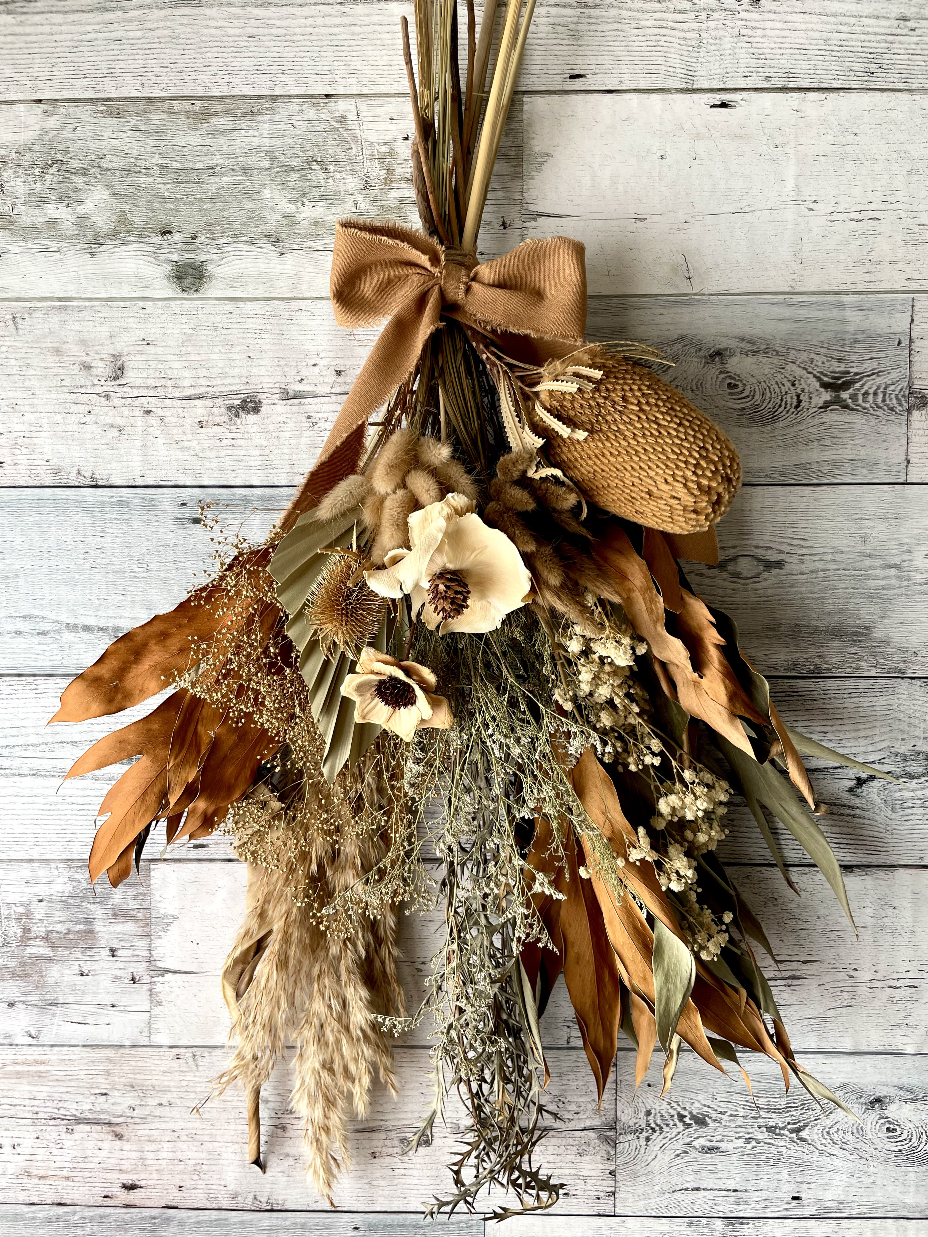 ドライフラワーバンクシアのブラウン系ブーケスワッグ 前撮り ウエディング 開店祝 ウエルカムスペース 新築祝