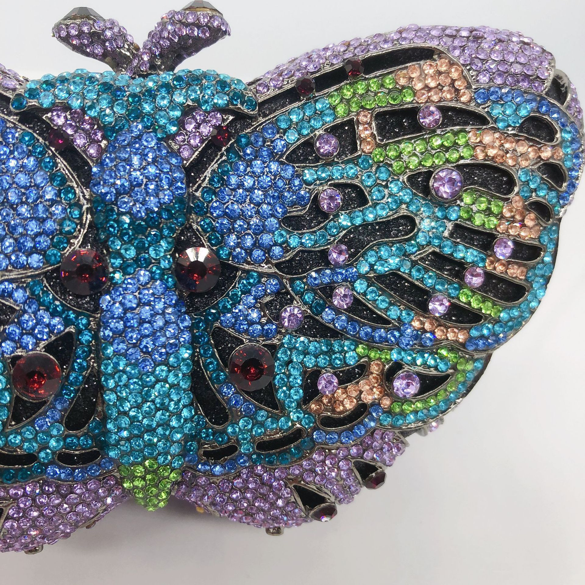 ピンク蝶モチーフクラッチ | ダイヤモンド装飾 | フォーマル・パーティー用水晶バッグ