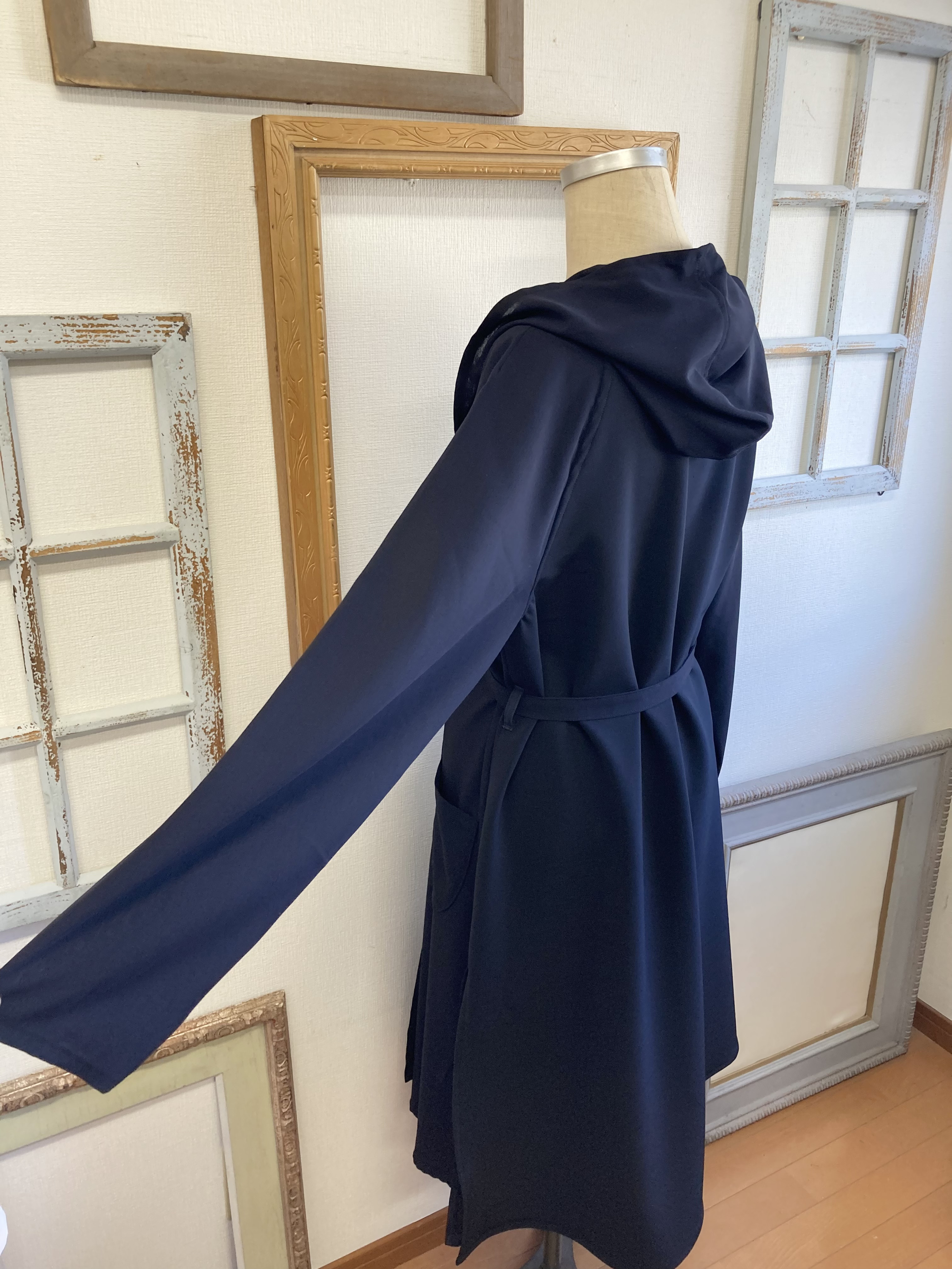 セール価格❗️軽い羽織心地❤️フード付きロングジャケット ネイビー（サイズフリー L〜Ｌ L）