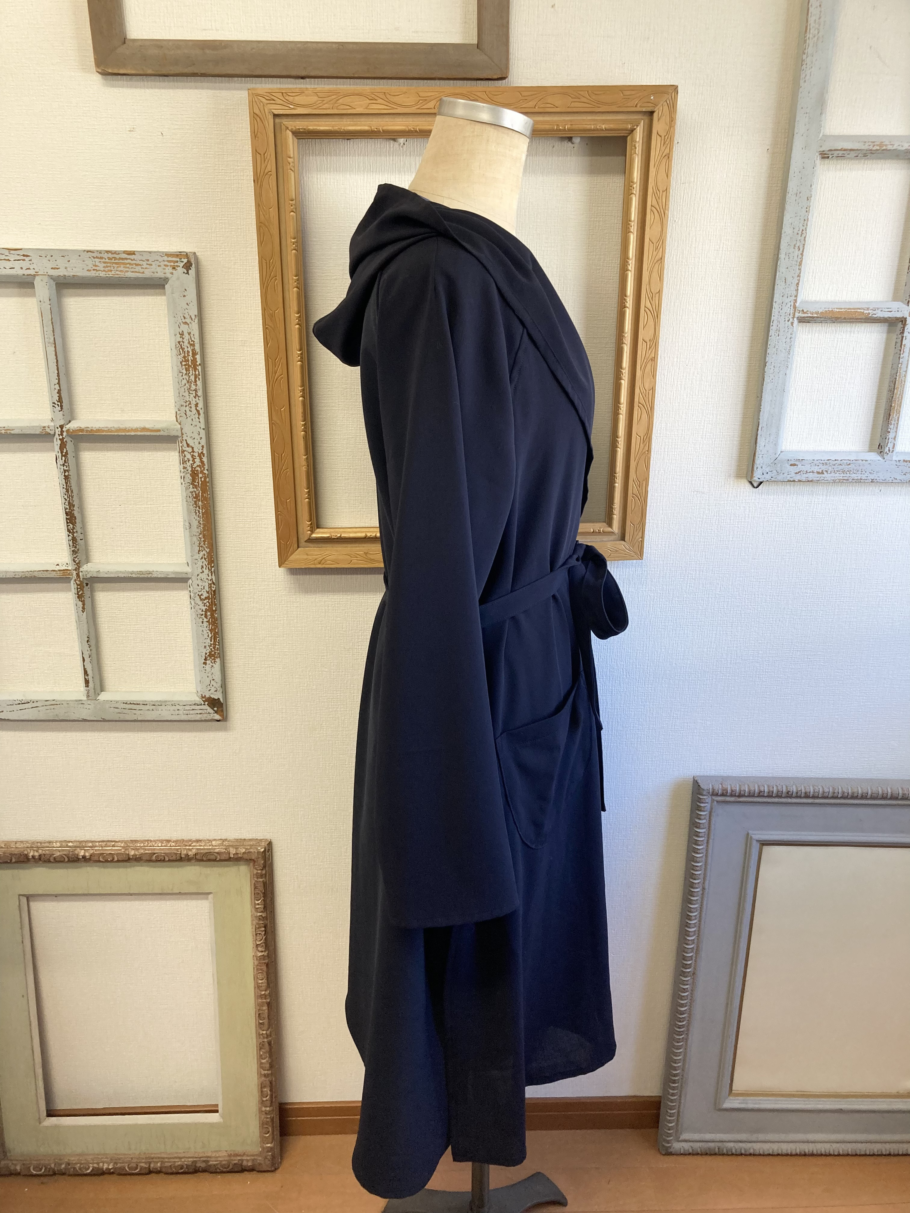 セール価格❗️軽い羽織心地❤️フード付きロングジャケット ネイビー（サイズフリー L〜Ｌ L）