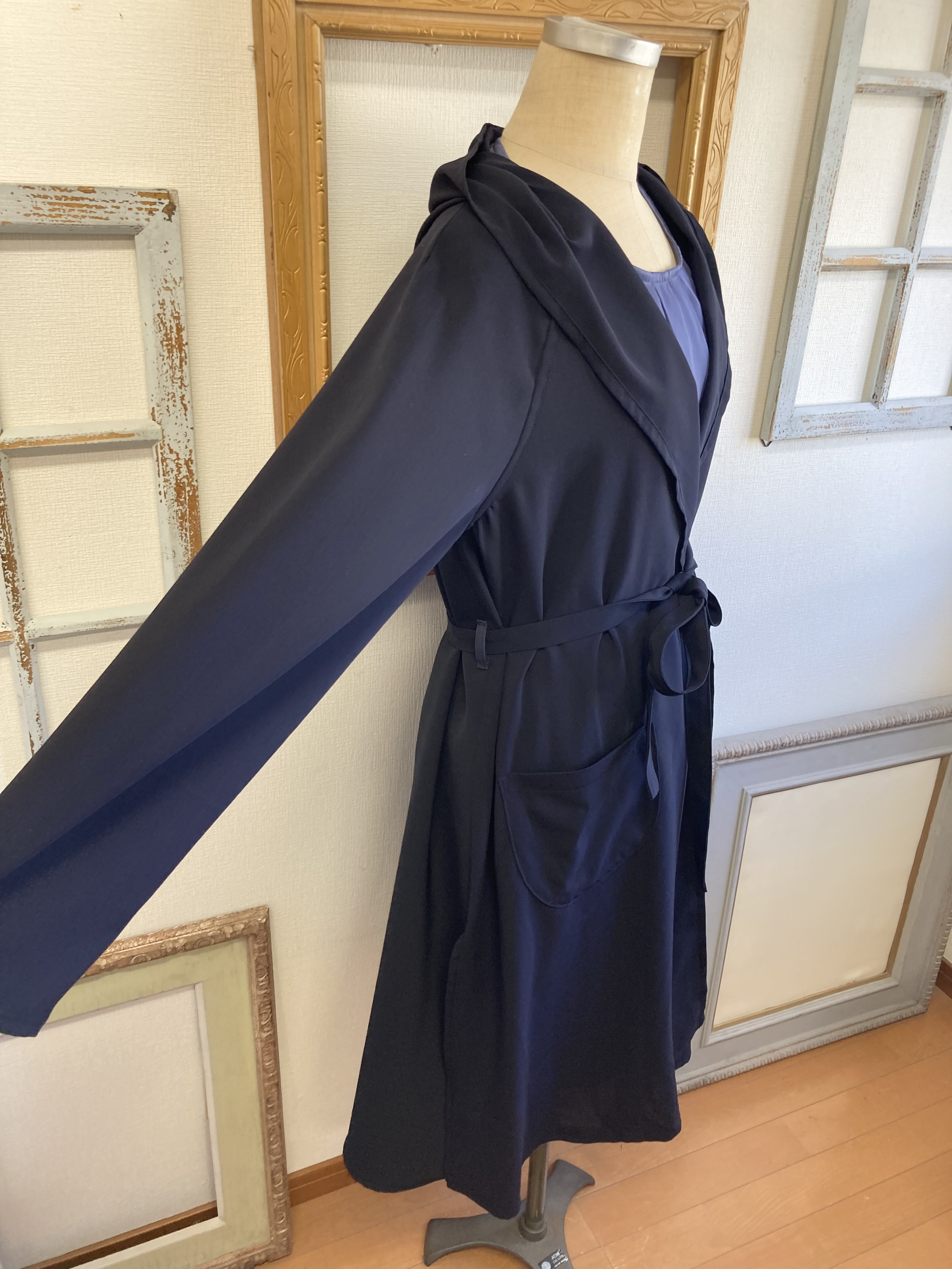 セール価格❗️軽い羽織心地❤️フード付きロングジャケット ネイビー（サイズフリー L〜Ｌ L）