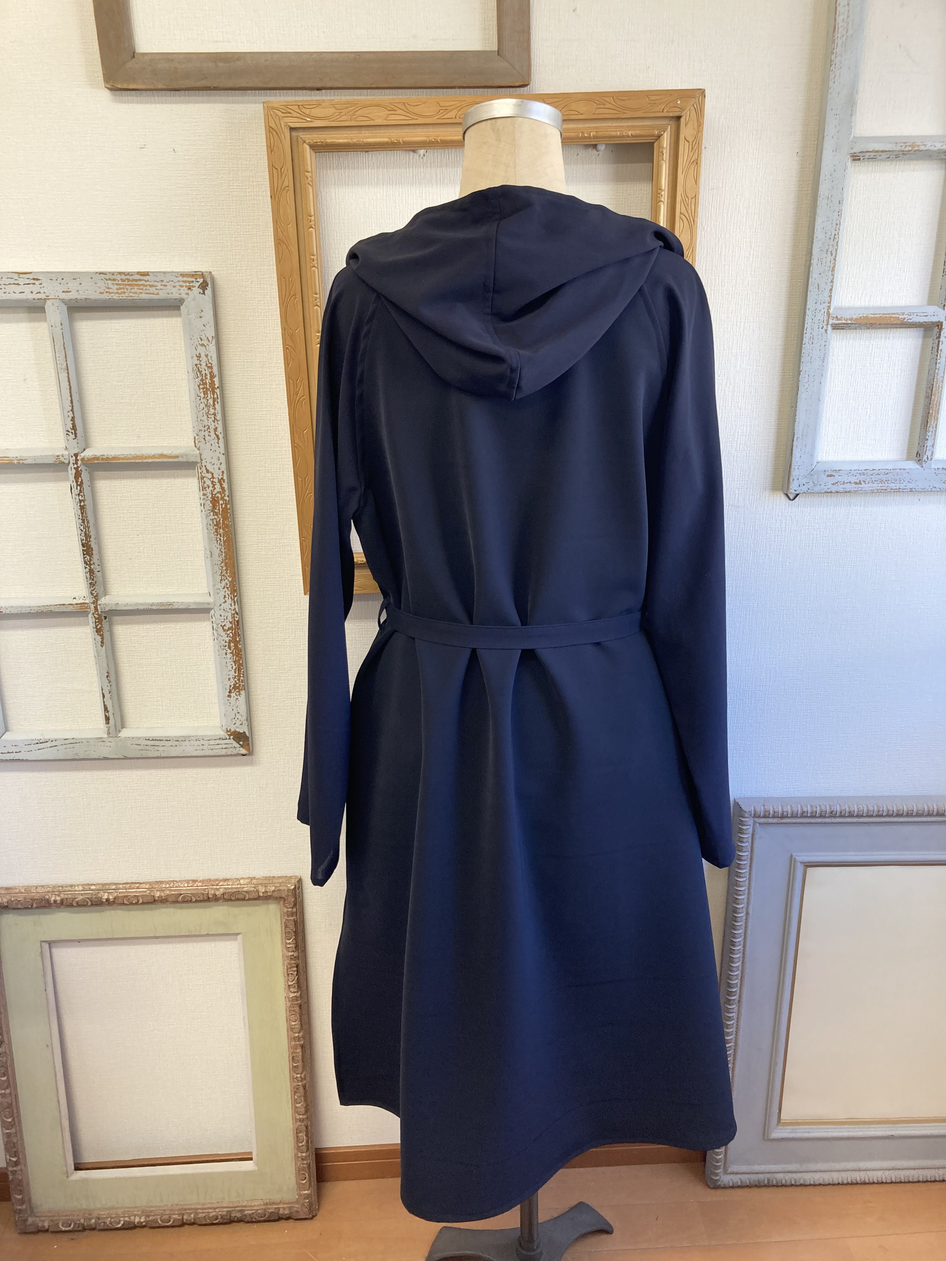 セール価格❗️軽い羽織心地❤️フード付きロングジャケット ネイビー（サイズフリー L〜Ｌ L）