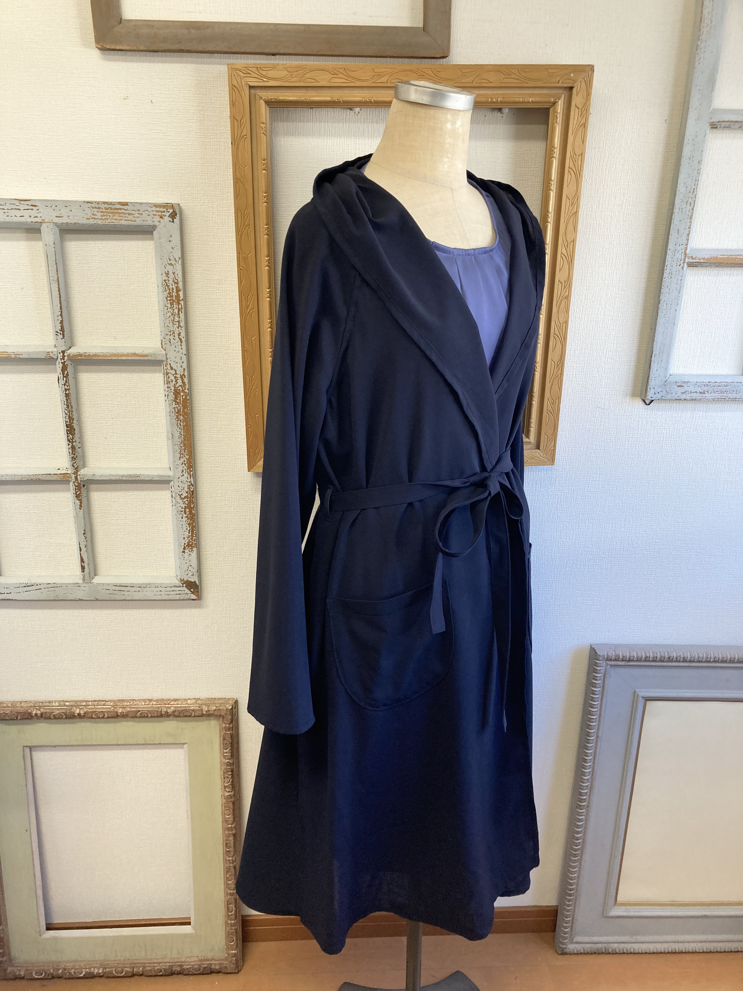 セール価格❗️軽い羽織心地❤️フード付きロングジャケット ネイビー（サイズフリー L〜Ｌ L）