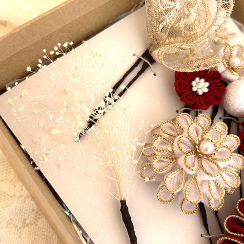 正絹、丸つまみの髪飾り つまみ細工 金縁丸つまみの髪飾り 上品なヘアアクセサリー 成人式 結婚