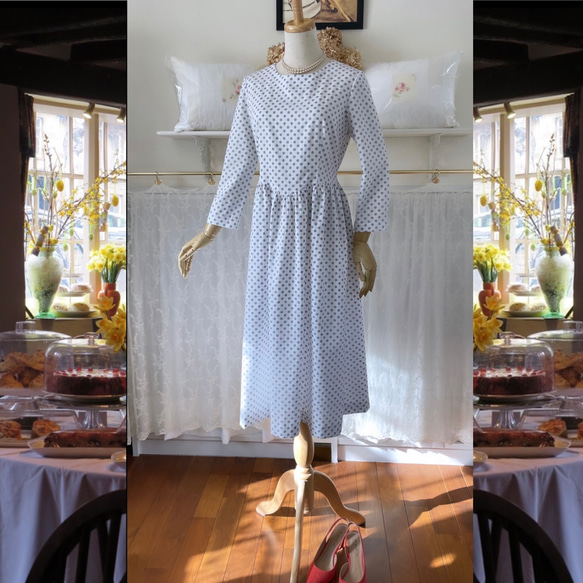 ドット柄のコットンワンピース『オフ白x グレー・ウエストVカット・ギャザースカート・八分袖』 3枚目の画像