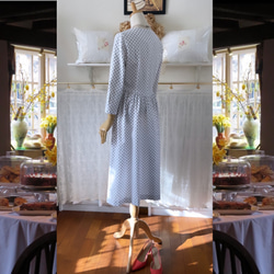 ドット柄のコットンワンピース『オフ白x グレー・ウエストVカット・ギャザースカート・八分袖』 4枚目の画像