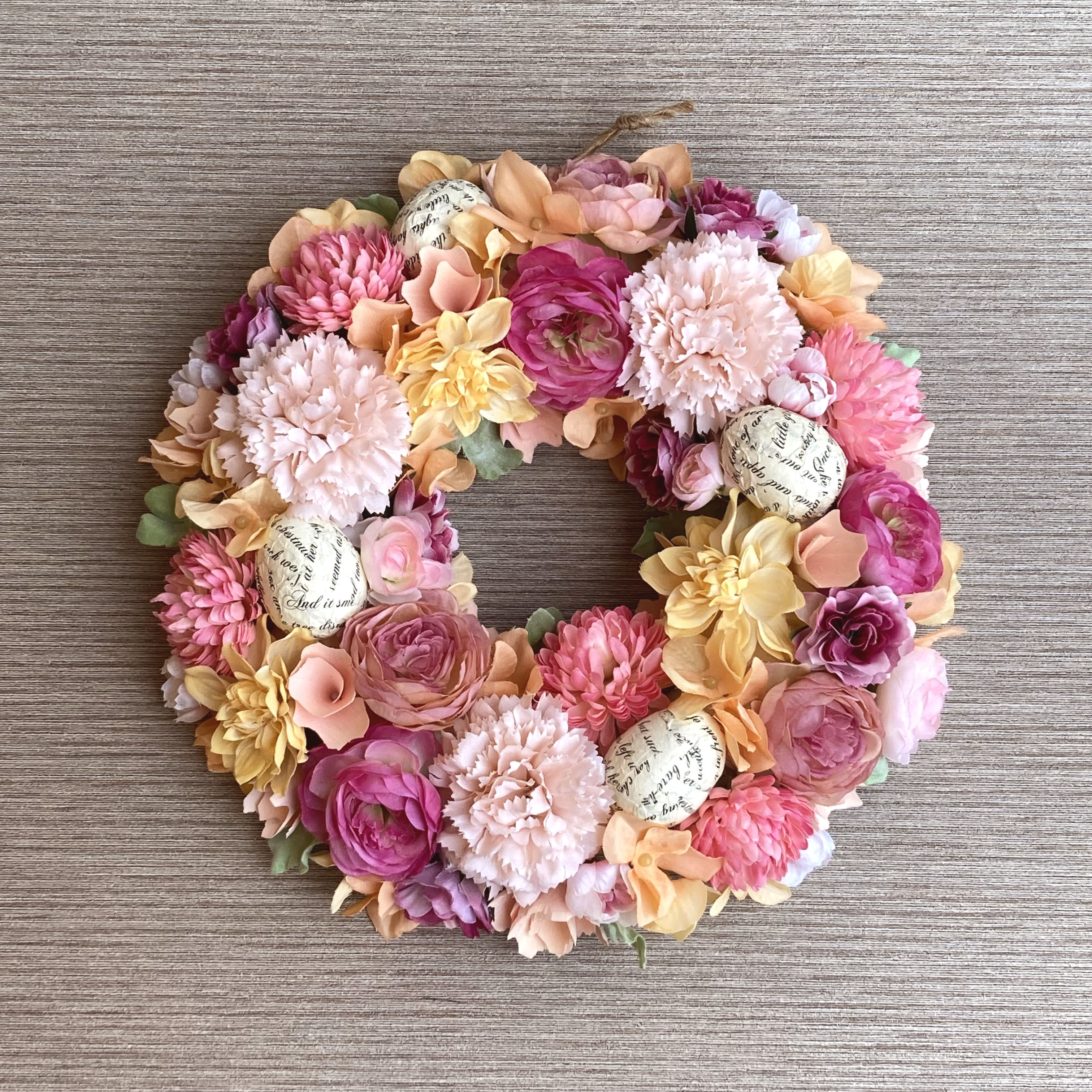 一点物【春リース】お花たっぷり イースターエッグとラナンキュラスのリース　２８cm