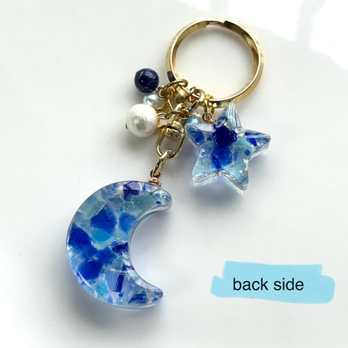 青い琉球ガラスの三日月とお星さまキーホルダー (星の砂・貝がら・さん
