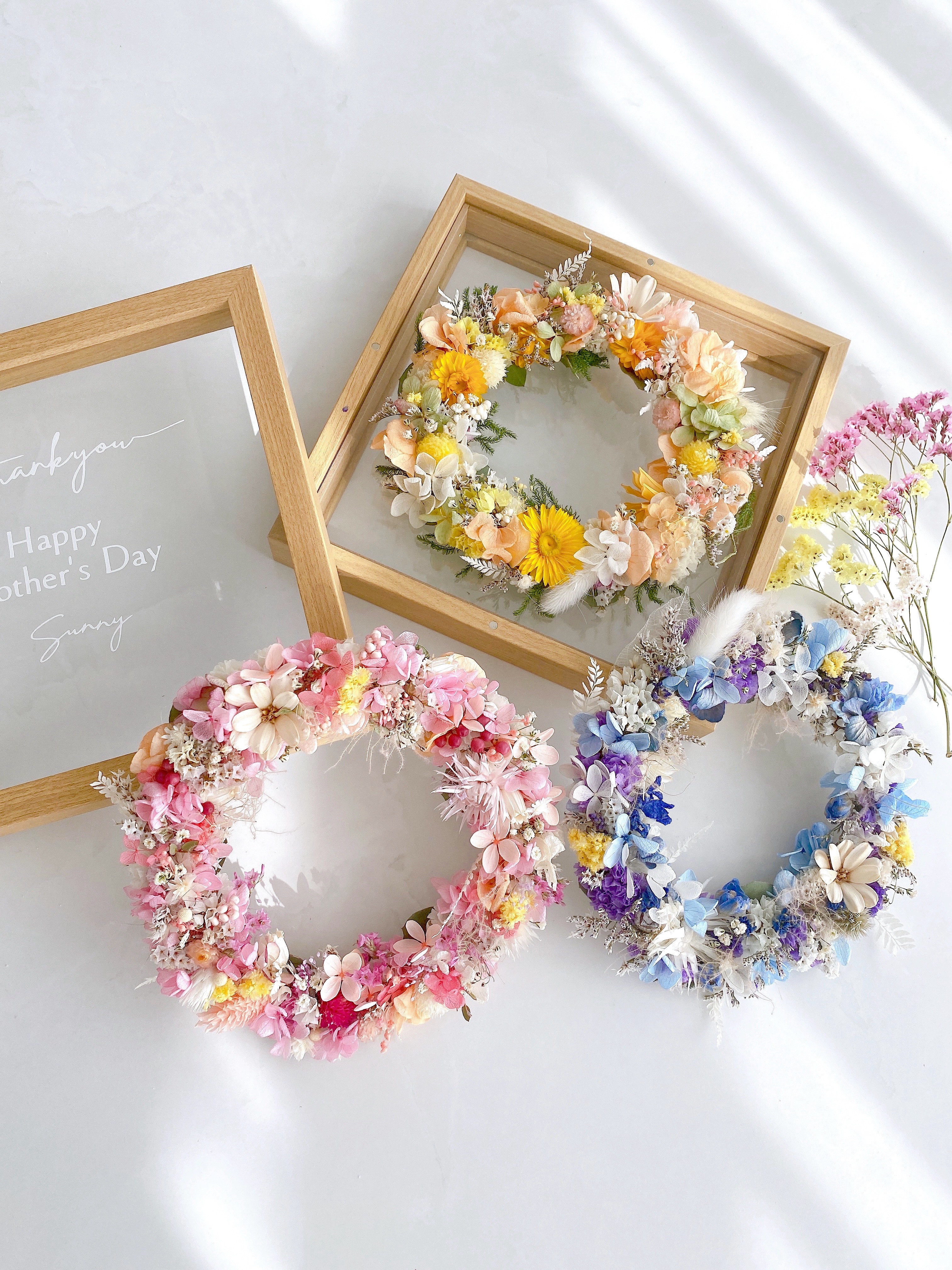 【超早割　母の日2026】母の日ギフト　文字選択　名前入れ　フレームボックス入りフラワーリース　プリザーブドフラワー