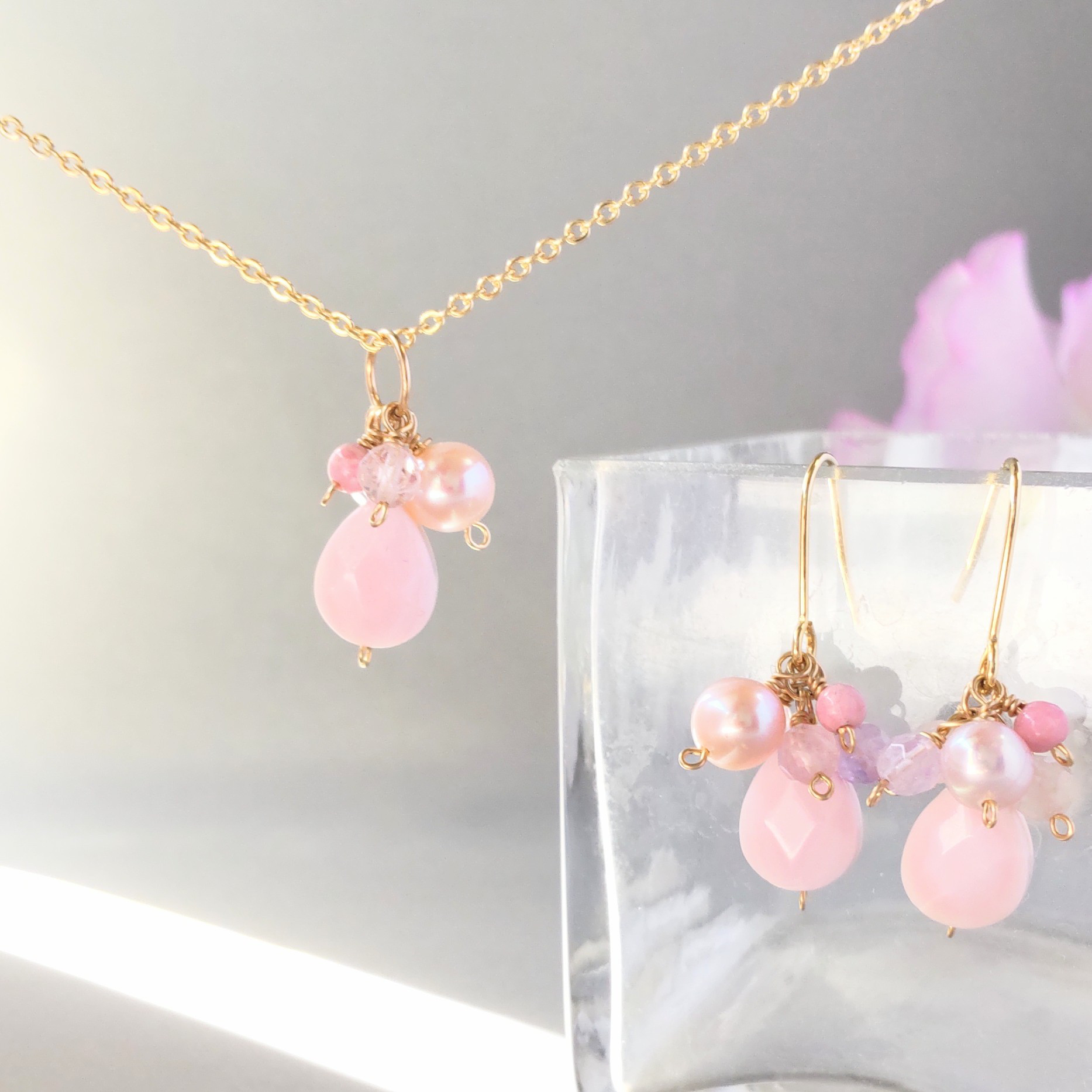 春の福袋2025　14gf桜色シェルと天然石のピアス&　ネックレスセット　特典パールチャーム付き