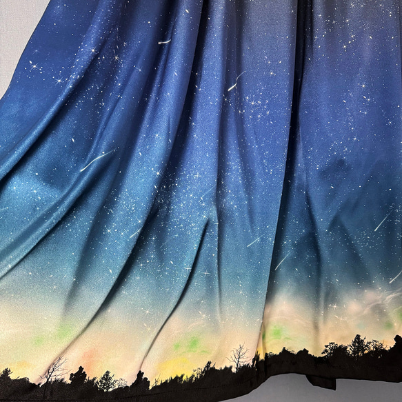 煌めく夜空を着飾る 流星柄 ギャザースカート(サテン地) 7枚目の画像