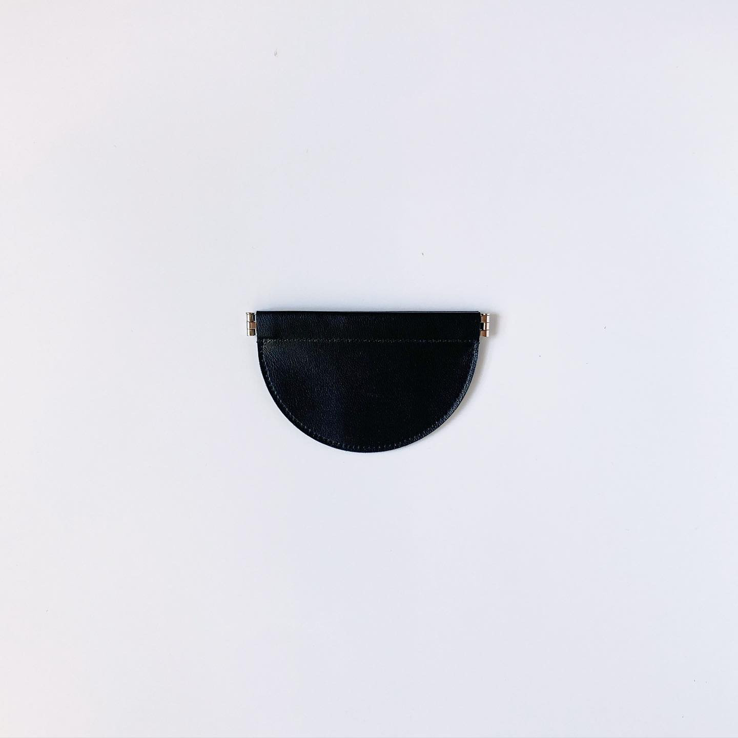 【翌日発送】片手で開くコンパクトなコインケース 「Coin case (black / M size)」