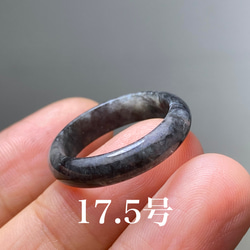 L4-172 美品 黒翡翠 17.5号 ミャンマー産天然 A貨 本翡翠 くりぬき リング 1枚目の画像