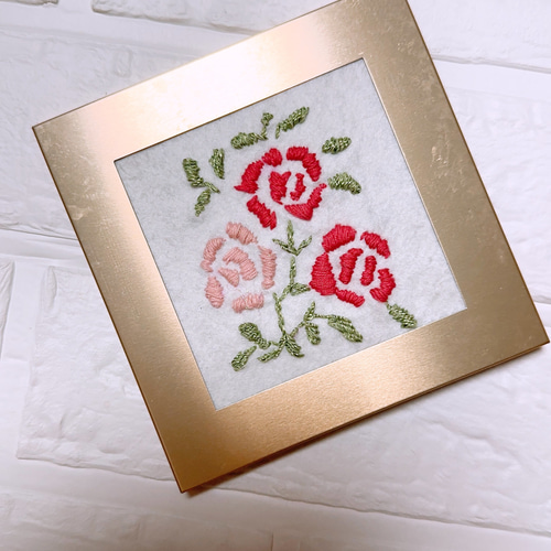 とても可愛いバラ刺繍フレームです（ゴールドフレーム） その他