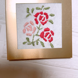 とても可愛いバラ刺繍フレームです（ゴールドフレーム） 3枚目の画像