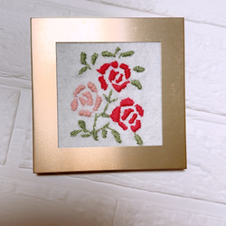 とても可愛いバラ刺繍フレームです（ゴールドフレーム） 8枚目の画像