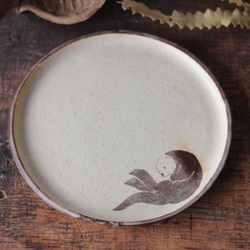 マット釉丸皿 ラッコ 1枚目の画像