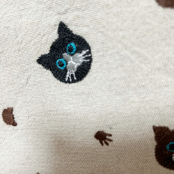 L字ファスナー型ポーチ  刺繍　猫　ホワイト　通帳ケース　お薬手帳入れ 5枚目の画像