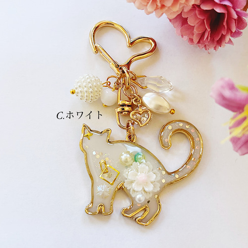 彩りフラワー＆猫ちゃんのレジンキーホルダー・キーチェーン