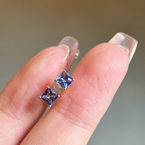 ダンザナイトダイヤピアス
