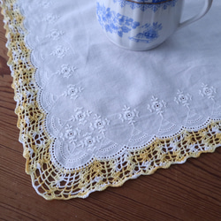 ドイツの手仕事/素敵な黄色のグラデーション糸で編まれたエジング編みハンカチ 手編み(ヴィンテージ) 7枚目の画像