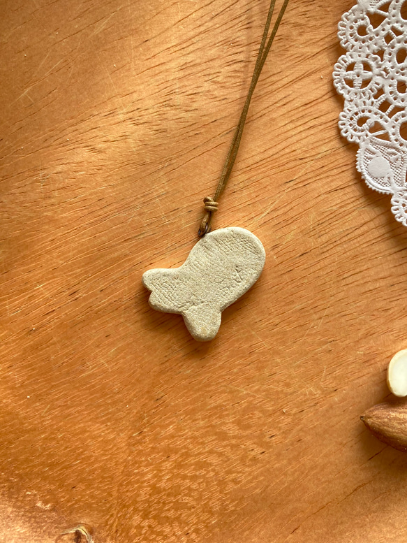 なぞ動物 オーブン陶土ペンダント(Ｂ) 3枚目の画像