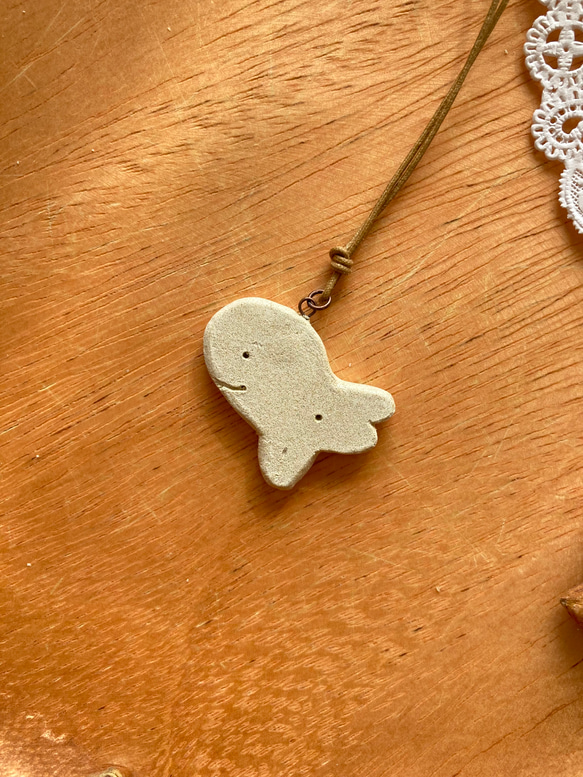 なぞ動物 オーブン陶土ペンダント(Ｂ) 2枚目の画像
