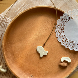 なぞ動物 オーブン陶土ペンダント(Ｂ) 1枚目の画像