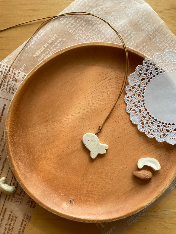 なぞ動物 オーブン陶土ペンダント(Ｂ) 1枚目の画像