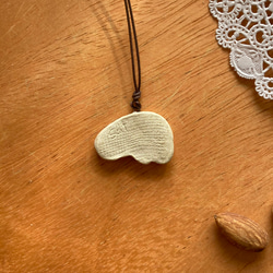 なぞ動物 オーブン陶土ペンダント(Ｃ) 3枚目の画像