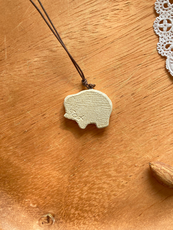 なぞ動物 オーブン陶土ペンダント(Ｄ) 3枚目の画像