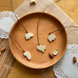 なぞ動物 オーブン陶土ペンダント(Ｄ) 5枚目の画像