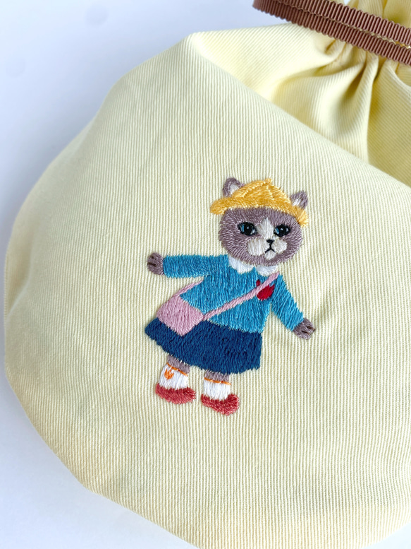 春色♪丸い刺繍巾着＊園児ねこちゃん〈無料ラッピング〉 4枚目の画像