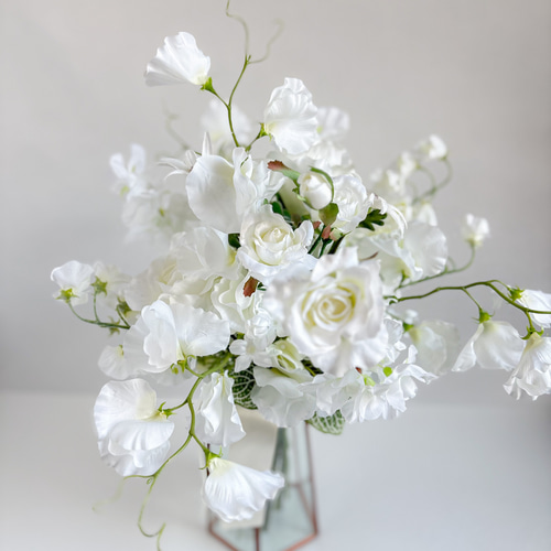 【新作】アーティフィシャルフラワー　ホワイト 造花ブーケ　前撮り　挙式 スイートピーとバラのホワイトブーケ 白い花 前撮り 結婚式