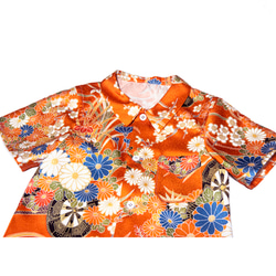 オレンジ、花柄シルク着物リメイク、子供用半袖シャツ(約1才から5才)MZ original 4枚目の画像