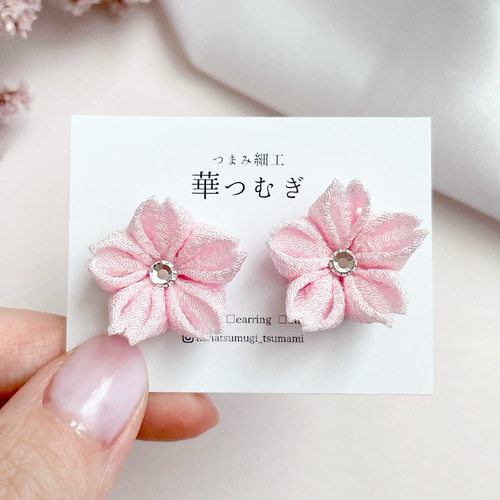 新作人気 着物に！桜咲くピアス/イヤリング つまみ細工 ピンク 和装 イヤリング・ノンホールピアス