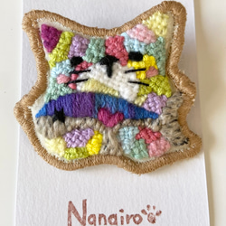 マグロつかまえた❤️  モザイクダーニング刺繍のブローチ  受注生産 1枚目の画像