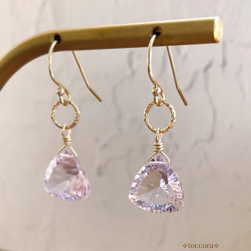 宝石のようなコンケーブカットダイヤピンクアメジストのピアス