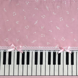 レッスンバッグ 音符ピアノ鍵盤柄 ピンク レースリボン キルティング　音楽絵本バック 3枚目の画像