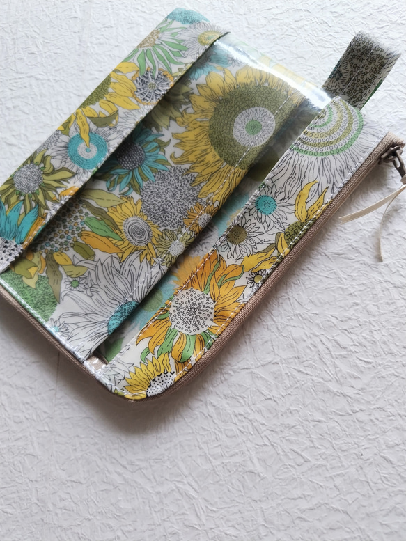 ★受注制作★ 仕切り付きA6（お薬手帳）カード入れつきＬ字ファスナークリアポーチ  リバティ　ラミネート　お好みの柄でオ 5枚目の画像