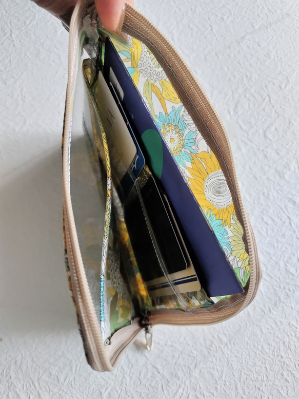 ★受注制作★ 仕切り付きA6（お薬手帳）カード入れつきＬ字ファスナークリアポーチ  リバティ　ラミネート　お好みの柄でオ 8枚目の画像