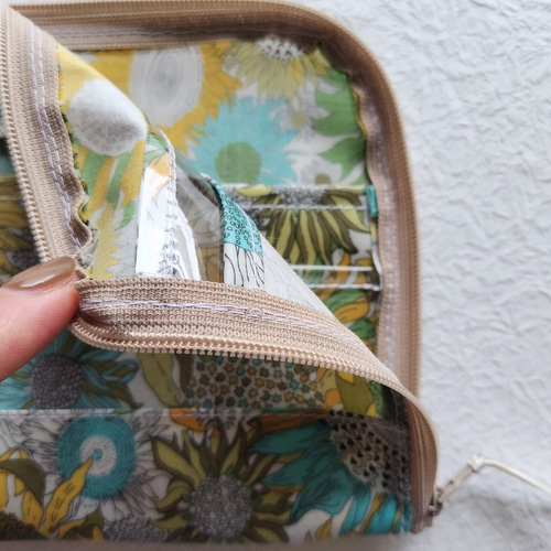 ☆受注制作☆ 仕切り付きA6（お薬手帳）カード入れつきL字