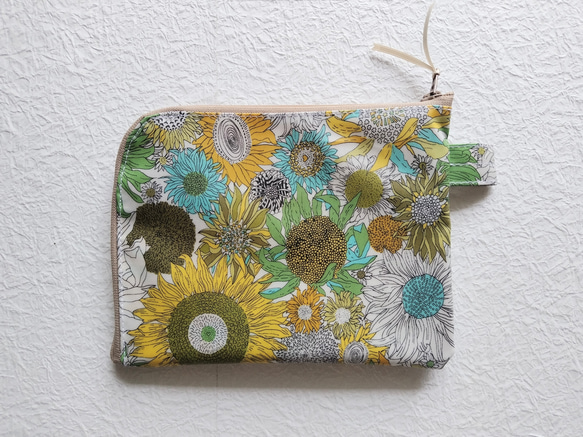 ★受注制作★ 仕切り付きA6（お薬手帳）カード入れつきＬ字ファスナークリアポーチ  リバティ　ラミネート　お好みの柄でオ 4枚目の画像