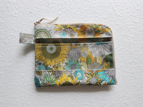 ★受注制作★ 仕切り付きA6（お薬手帳）カード入れつきＬ字ファスナークリアポーチ  リバティ　ラミネート　お好みの柄でオ 2枚目の画像