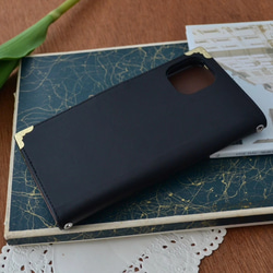 手帳型スマホケース『ブルームーンと青い流星×うさぎ』マットな黒にゴールドの月や星が映える！ほぼ全機種対応スマホカバー 13枚目の画像